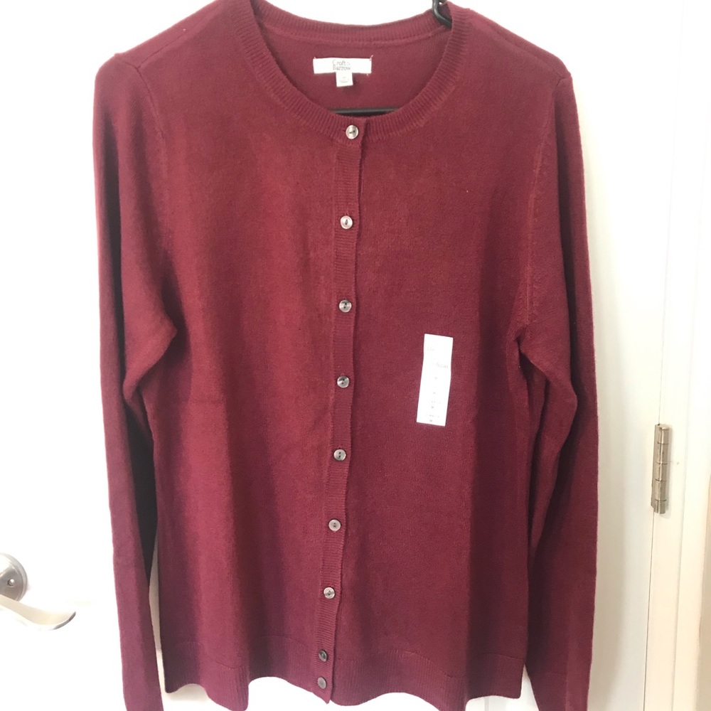 Croft&Barrow cardigan. Never worn.Woman size M